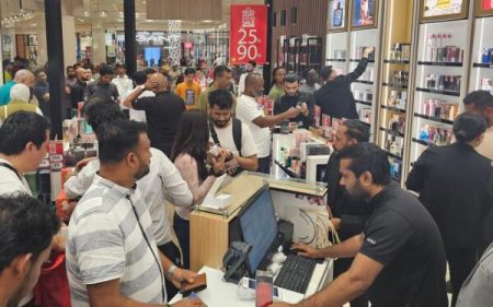 Dubai Shoppers Seize Massive Discounts on Perfume and Clothes During 3-Day Super Sale