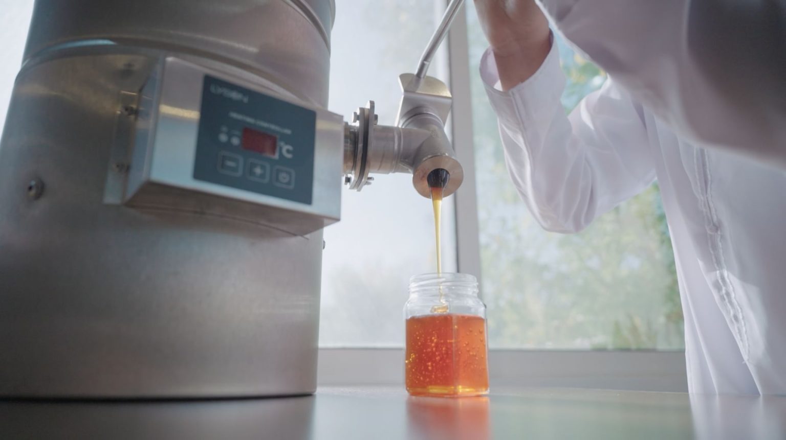 Dubai Showcases Robotic Arm for Honey Testing at Hatta Honey Festival