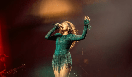 Sunidhi Chauhan Ignites Dubai with a Bollywood Meets Pop Concert That Has Fans Calling It the Performance of the Year Sunidhi Chauhan