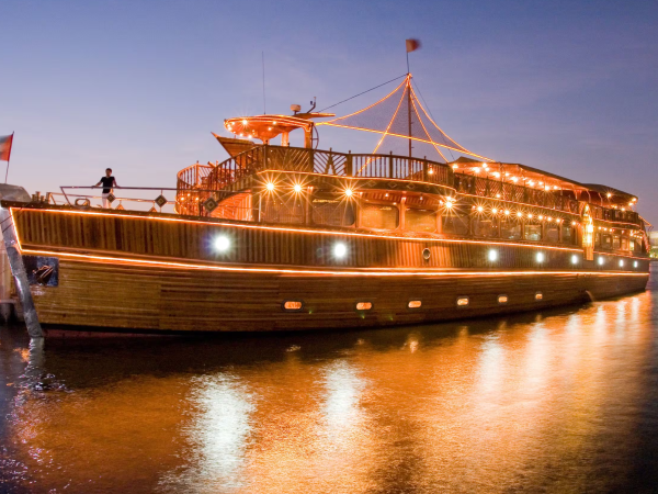 Floating Restaurants In Dubai