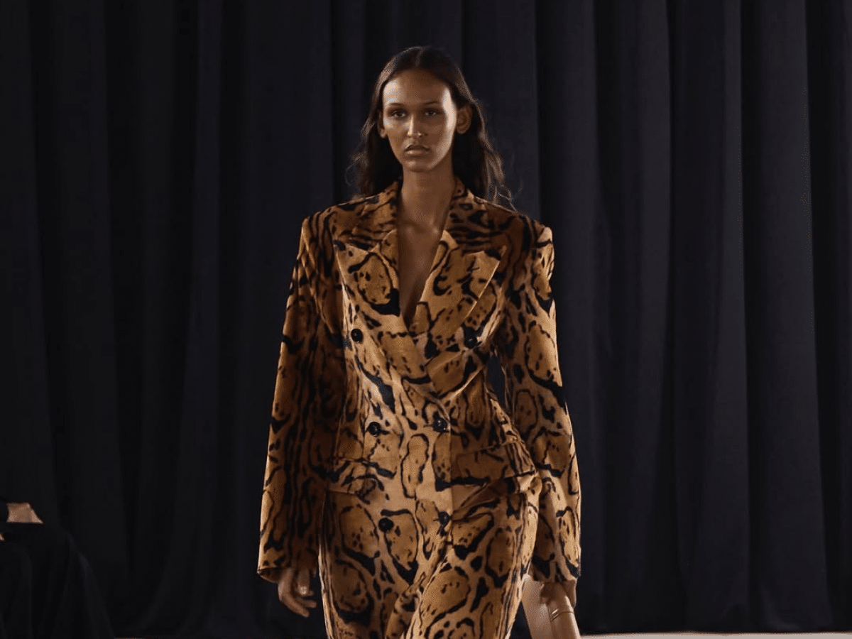 Dubai Keeps Looking At Saudi Fashion For A Reason Saudi Fashion