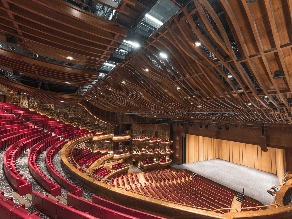 Dubai Opera Grand Tour